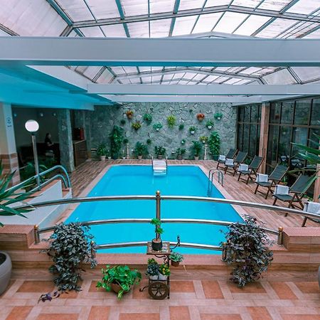 Pino Vere Palace Hotel Tbilisi Buitenkant foto