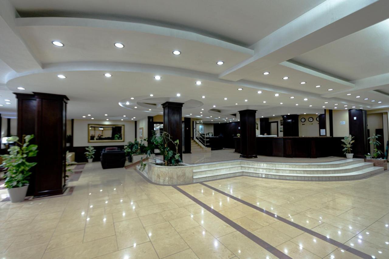 Pino Vere Palace Hotel Tbilisi Buitenkant foto