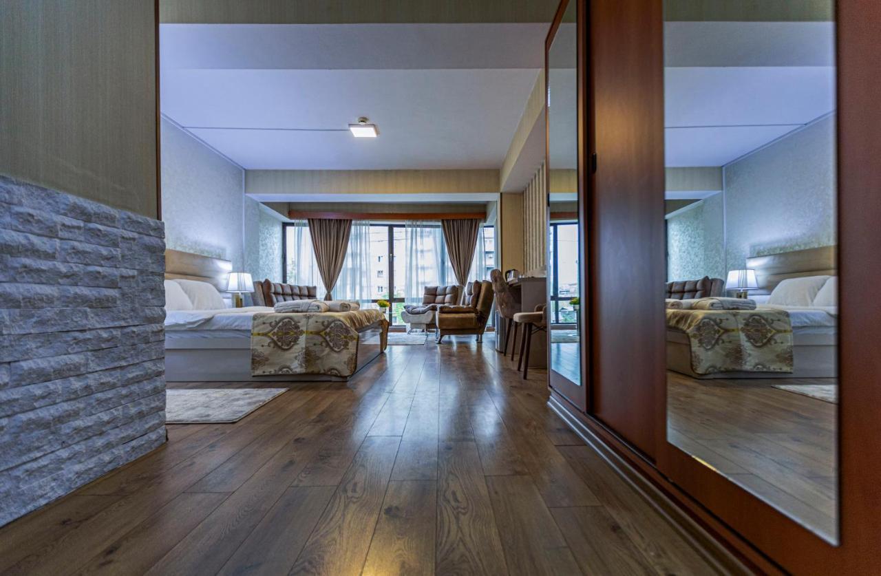 Pino Vere Palace Hotel Tbilisi Buitenkant foto