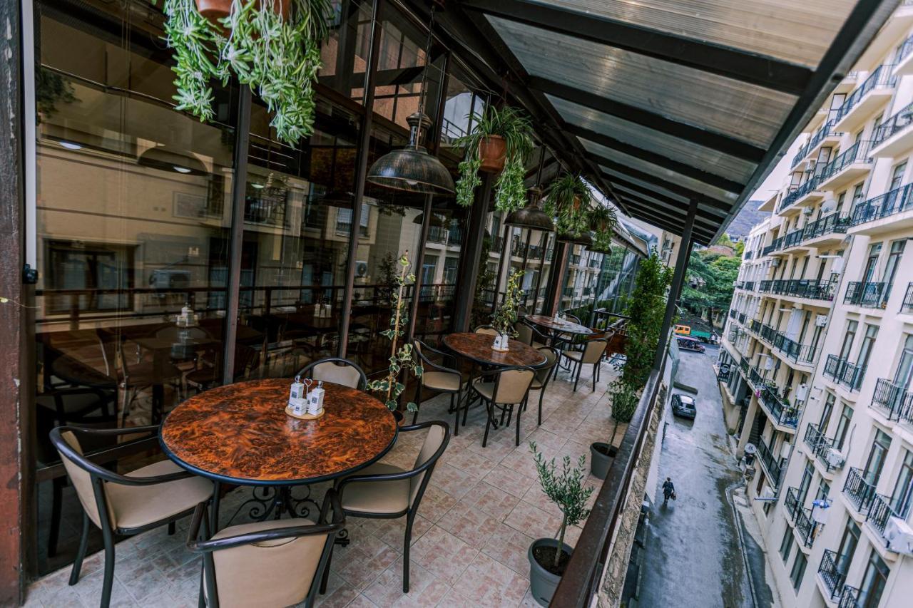 Pino Vere Palace Hotel Tbilisi Buitenkant foto