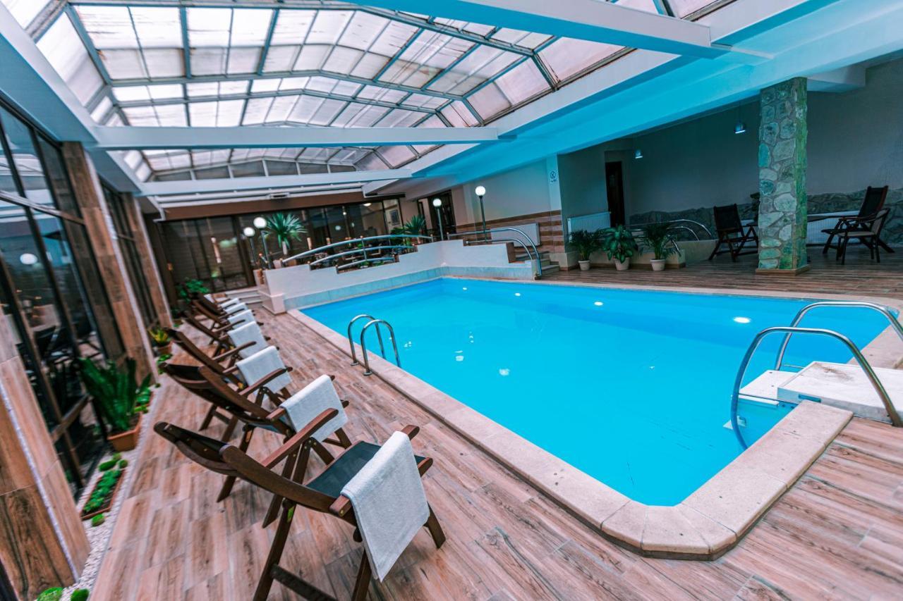 Pino Vere Palace Hotel Tbilisi Buitenkant foto