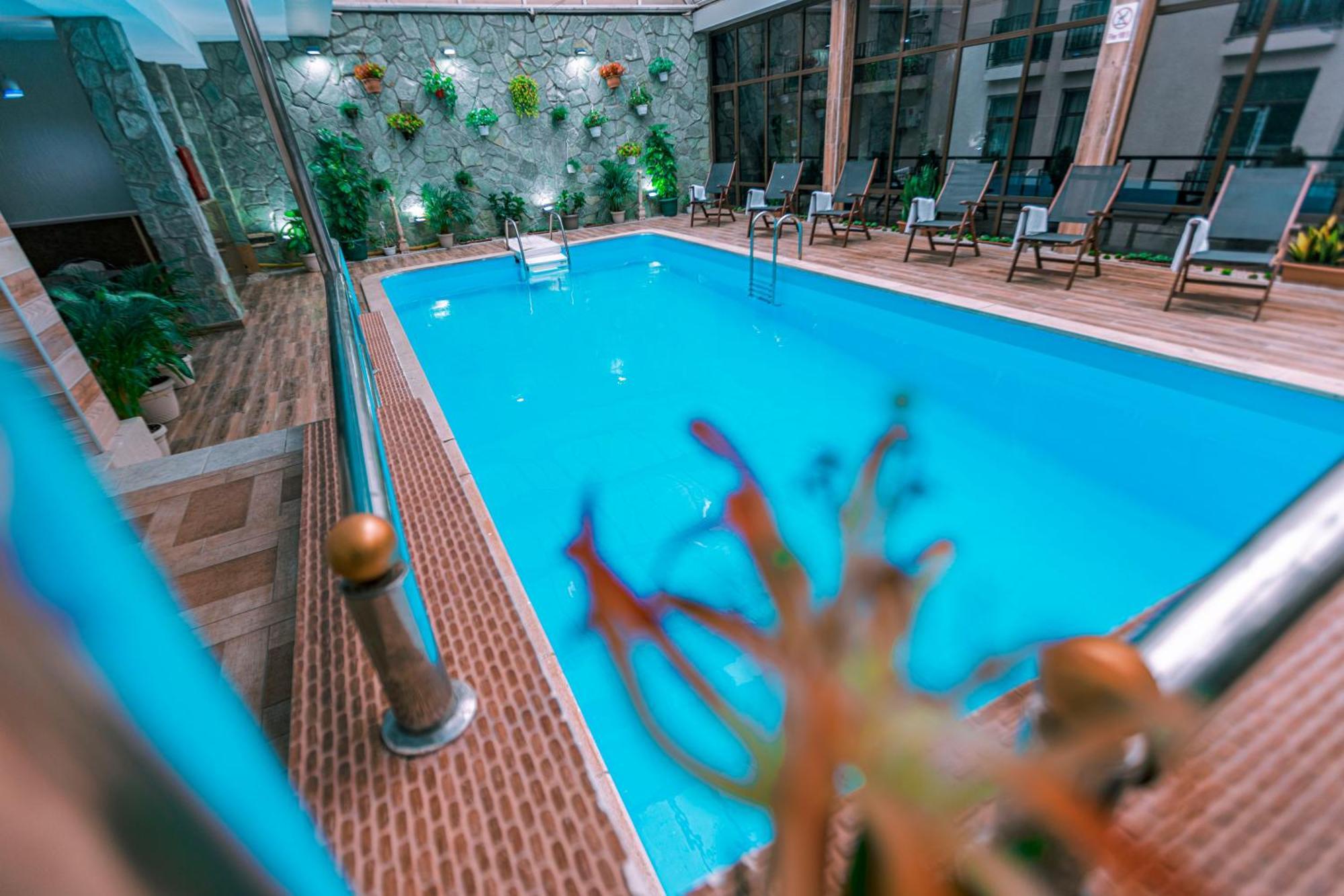 Pino Vere Palace Hotel Tbilisi Buitenkant foto