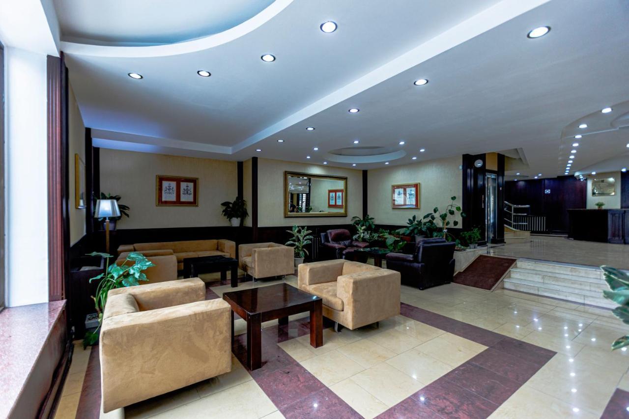 Pino Vere Palace Hotel Tbilisi Buitenkant foto