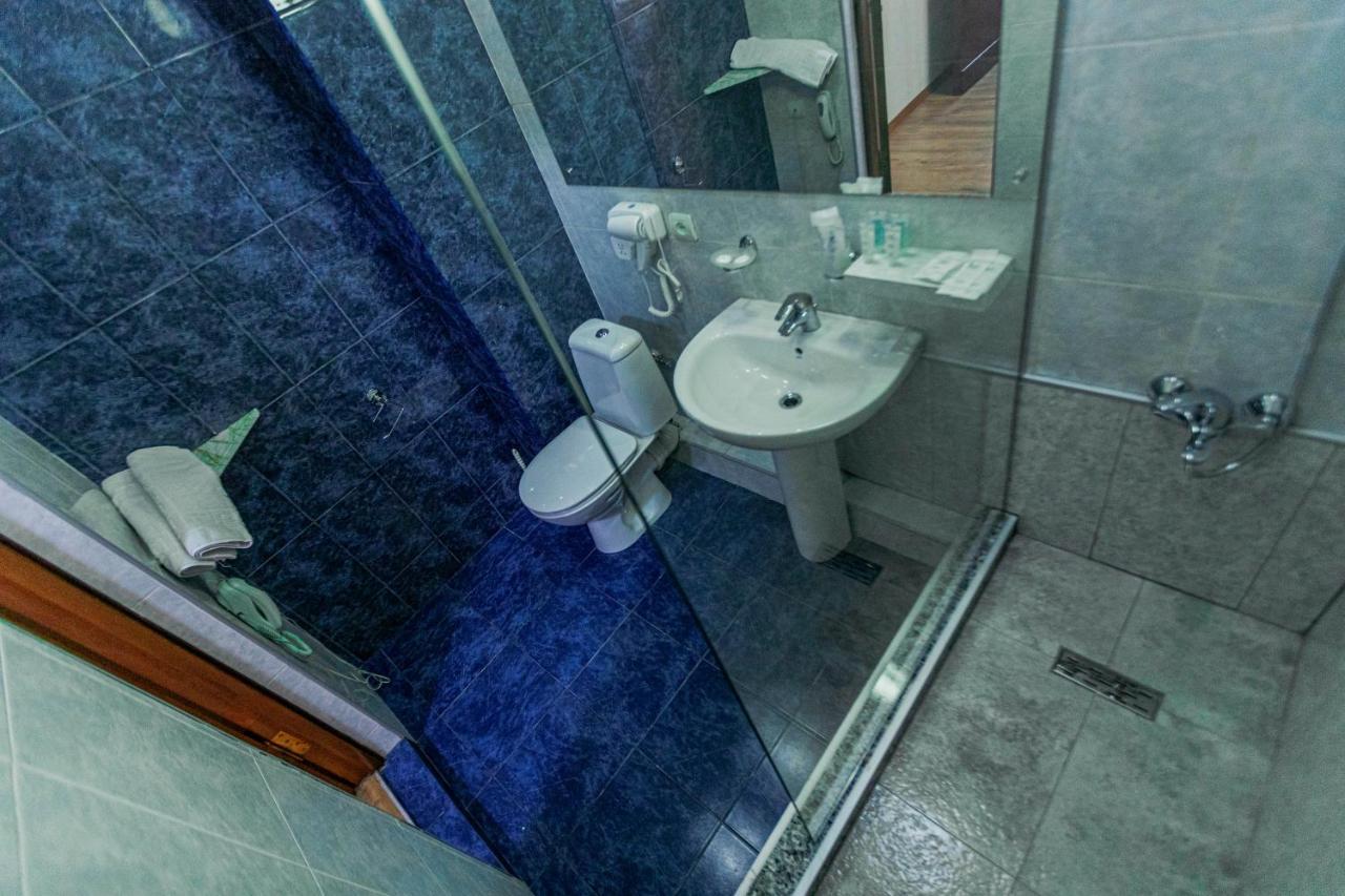 Pino Vere Palace Hotel Tbilisi Buitenkant foto