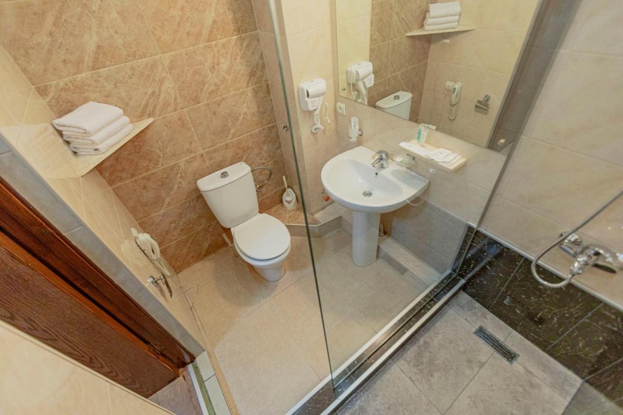 Pino Vere Palace Hotel Tbilisi Buitenkant foto