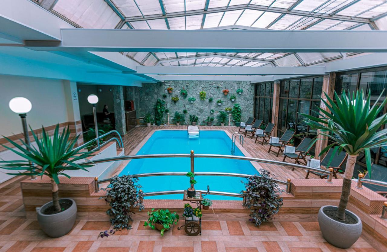 Pino Vere Palace Hotel Tbilisi Buitenkant foto