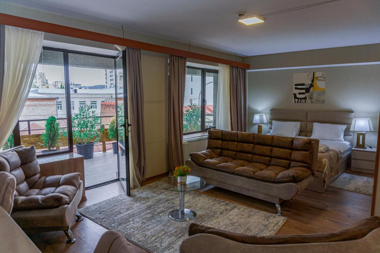 Pino Vere Palace Hotel Tbilisi Buitenkant foto