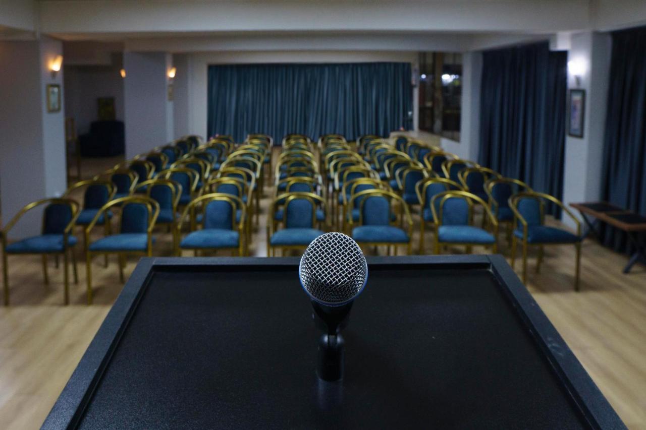 Pino Vere Palace Hotel Tbilisi Buitenkant foto