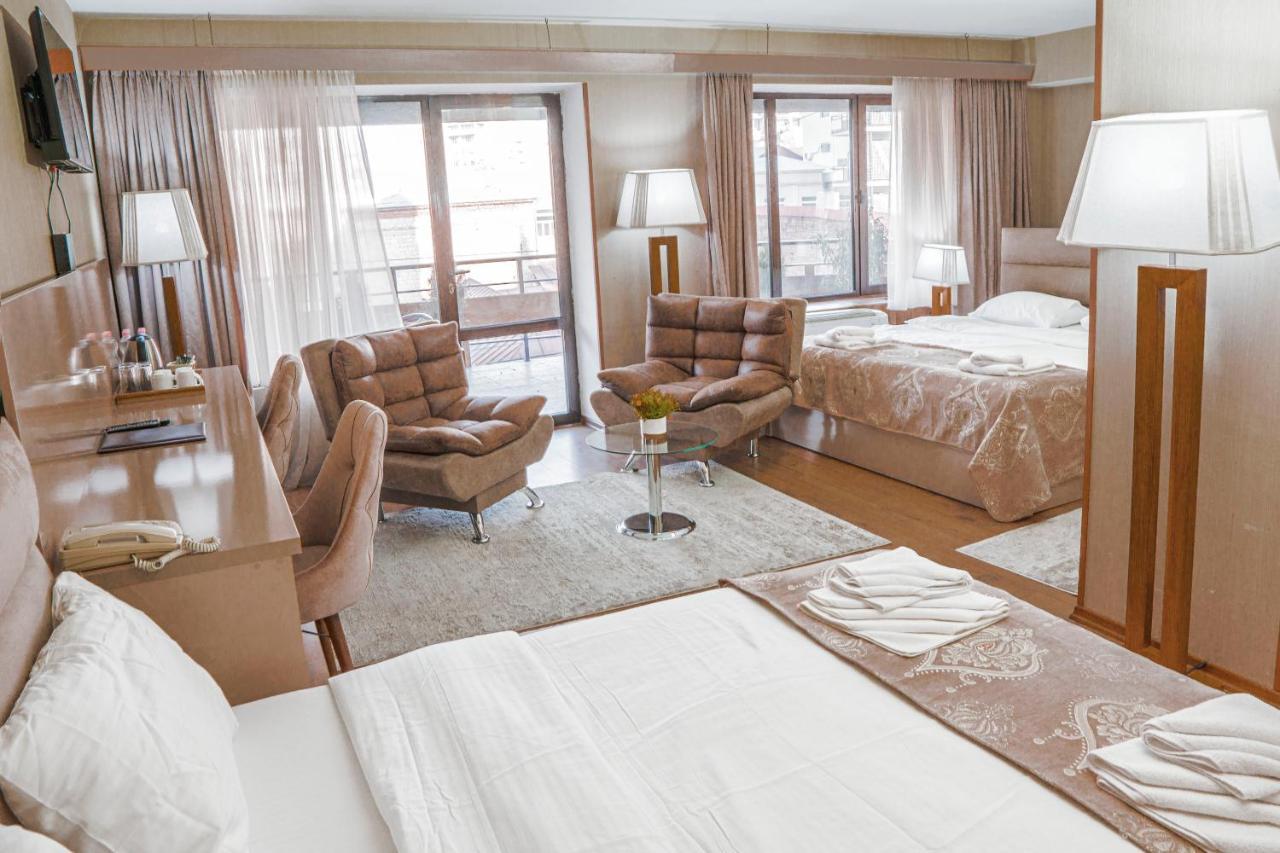 Pino Vere Palace Hotel Tbilisi Buitenkant foto