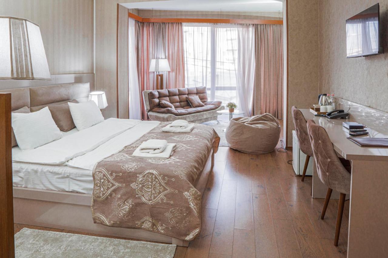 Pino Vere Palace Hotel Tbilisi Buitenkant foto