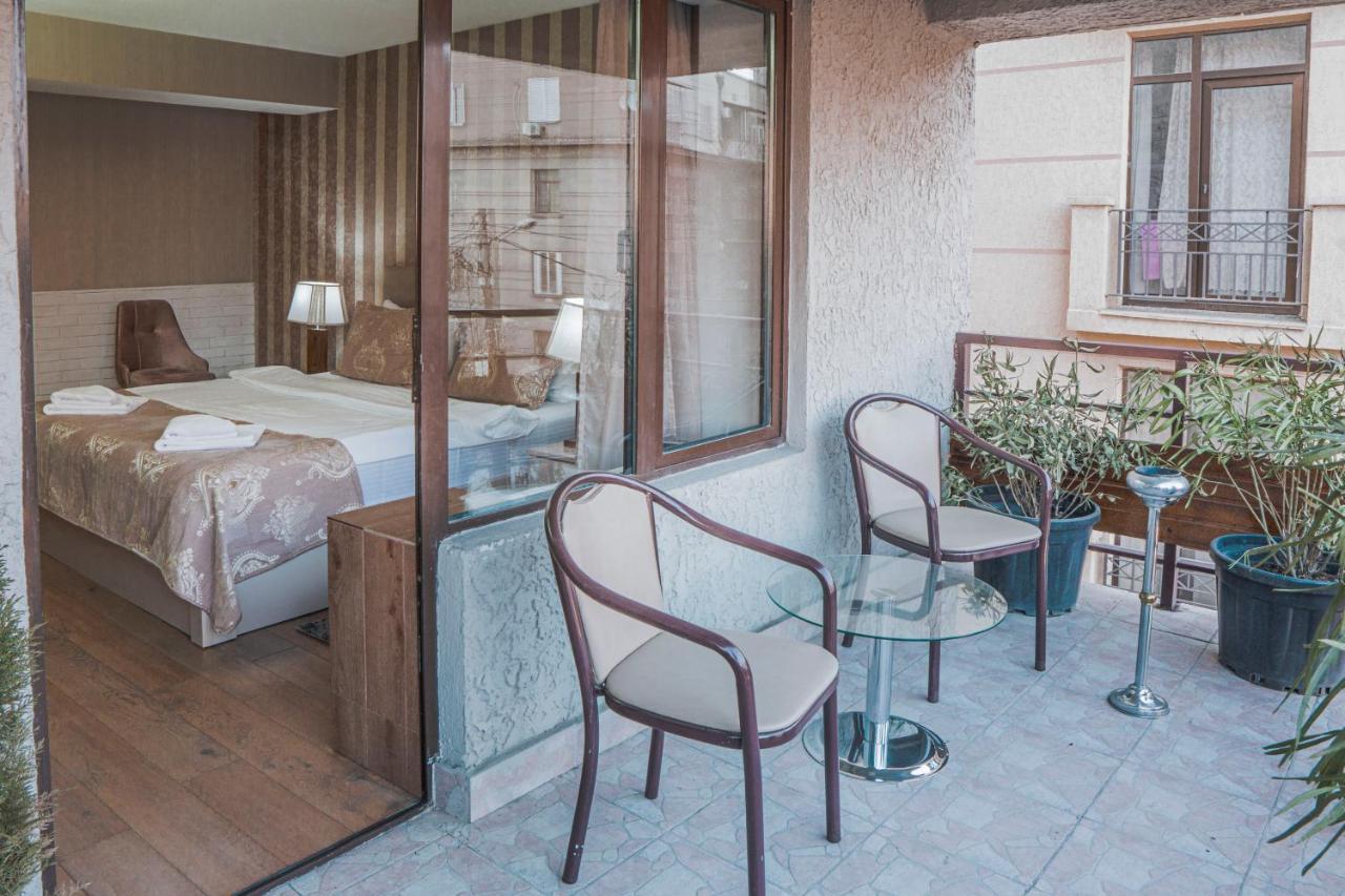 Pino Vere Palace Hotel Tbilisi Buitenkant foto