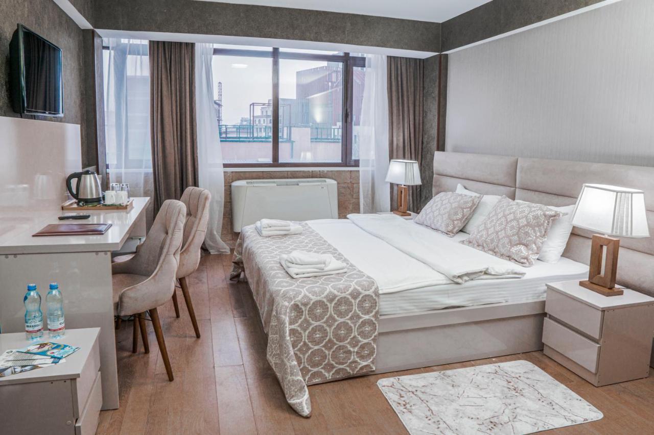Pino Vere Palace Hotel Tbilisi Buitenkant foto