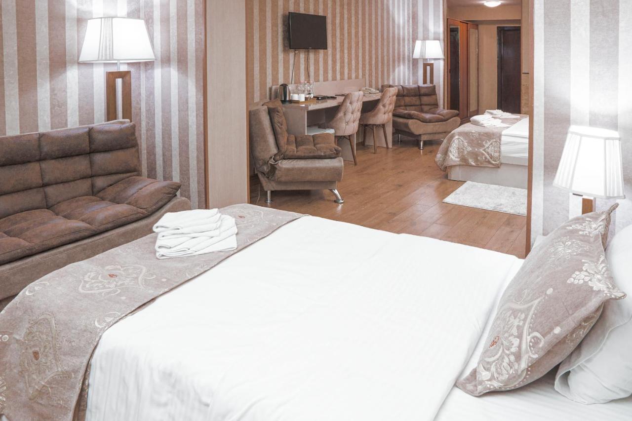 Pino Vere Palace Hotel Tbilisi Buitenkant foto